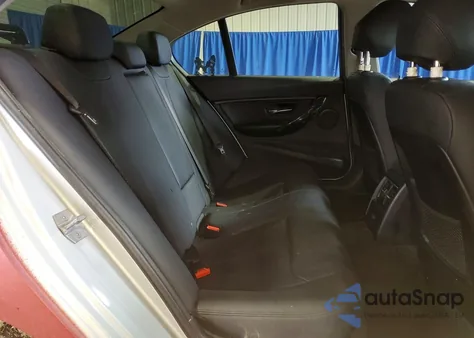 2018 BMW 320 Xi z USA, uszkodzony, nr VIN WBA8E5G55JNV01907